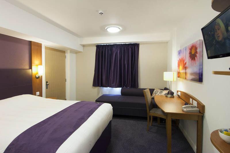 Premier Inn Bodmin Exterior foto